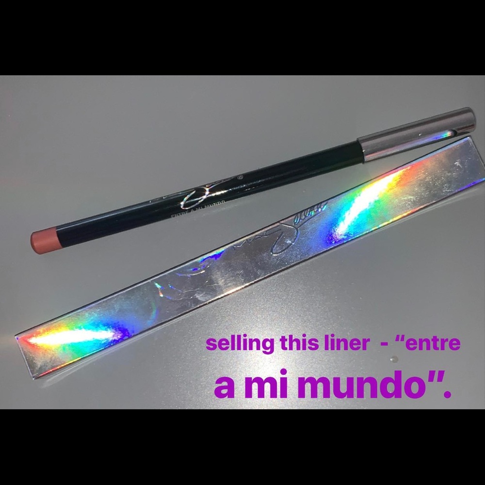 MAC SELENA LIP LINER